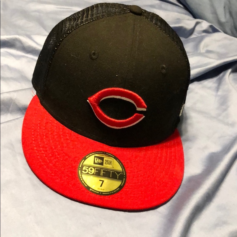 Cubs hat red and black. Size 7 small